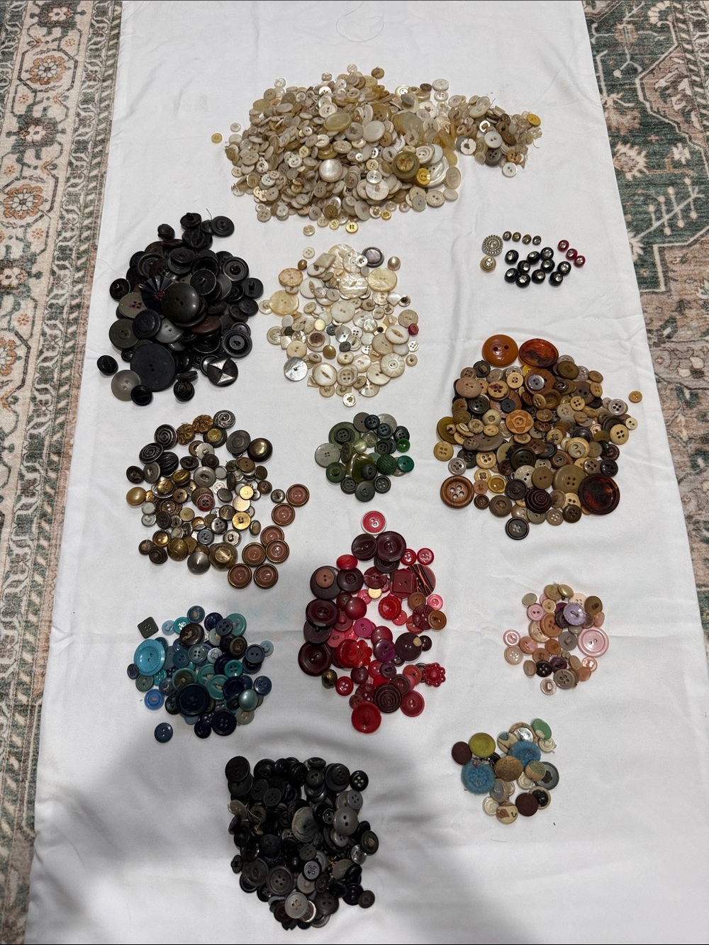 Vintage Mixed Button Lot 700+Buttons Mother of Pearl Plastic Sewing Destash